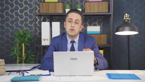 두통이 있는 사업가입니다.