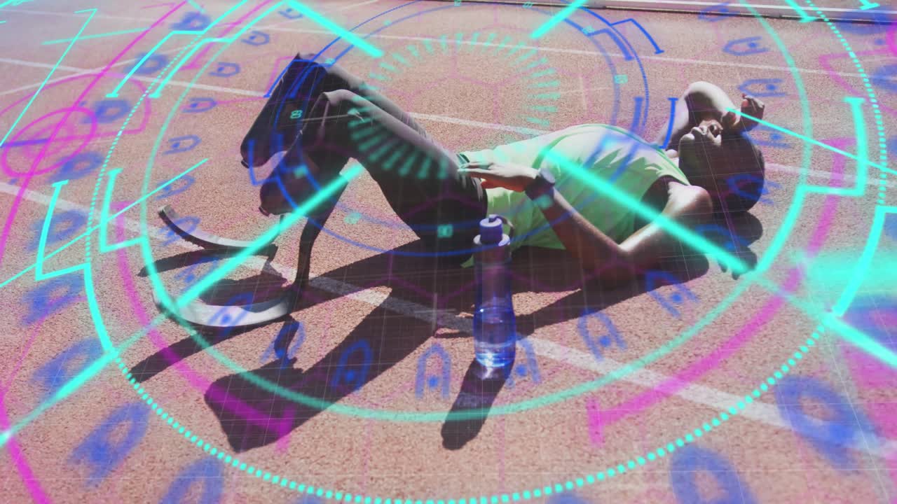 animación del procesamiento de datos digitales sobre un atleta masculino discapacitado con cuchillas de correr en la pista de carreras