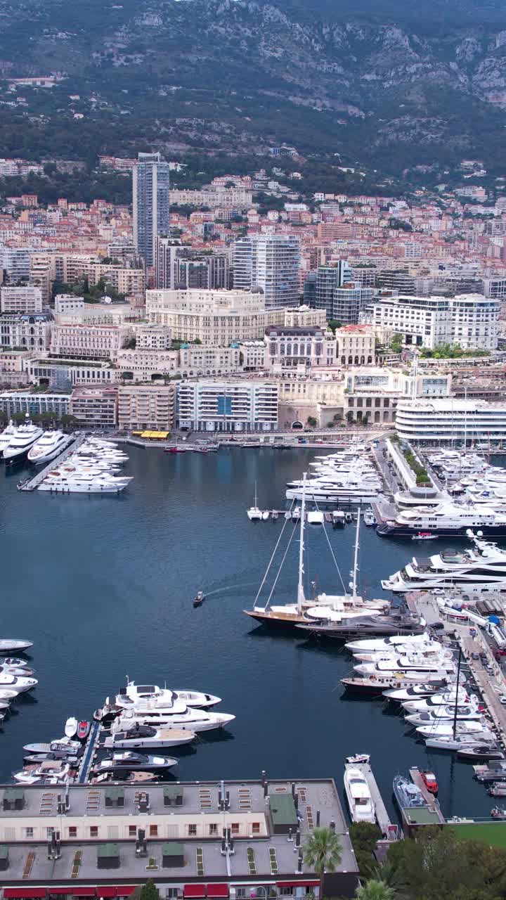 Vista aerea del Porto Ercole di Monaco e del suo paesaggio urbano