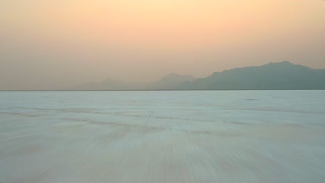 Amanecer-En-Las-Salinas-De-Bonneville-En-Tooele,-Utah