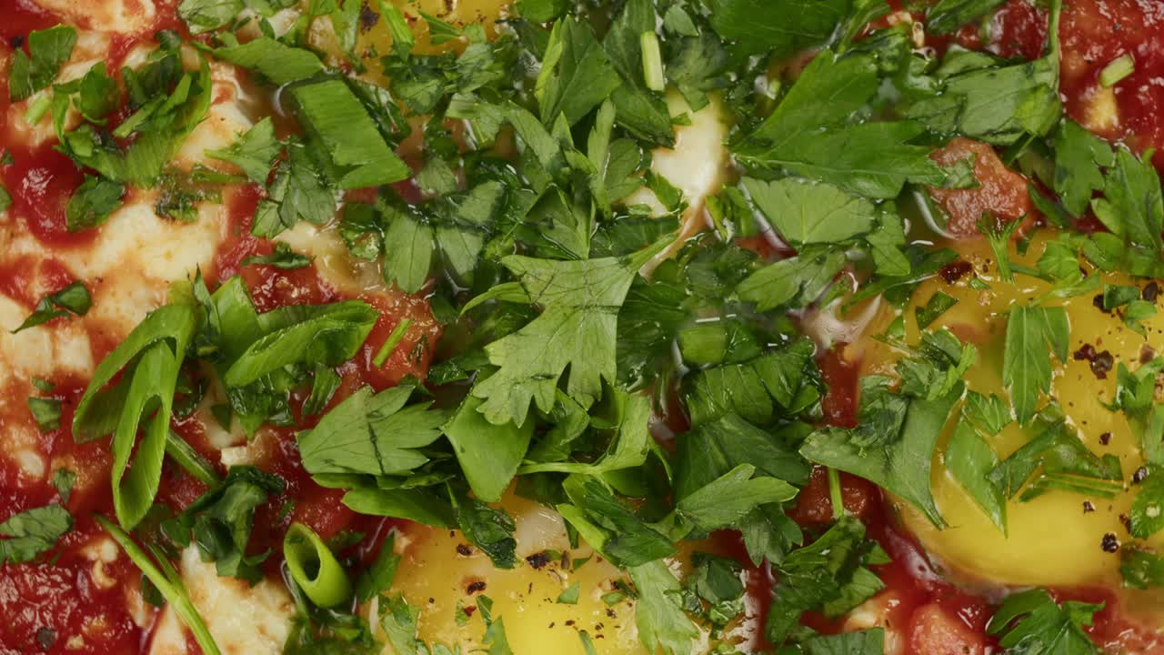 샤크슈카: 토마토 소스, 고추, 양파, 향신료, 중동 문화, 차크슈카 회전