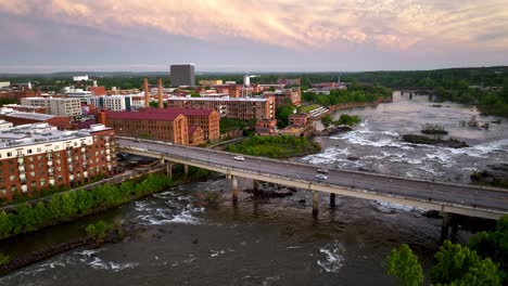 Columbus-Georgia-Luftumlaufbahn-über-Dem-Fluss