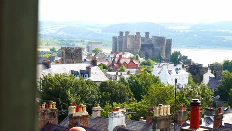 Conwy-Castillo-Medieval-Teja-Casa-Victoriana-Chimeneas-De-Techo-Propiedad-Urbana