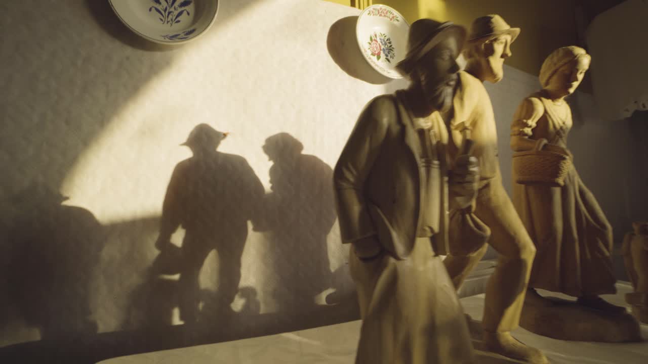 Shadow of wooden peasant statues 1