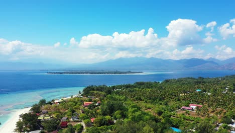 Hermoso-Panorama-Aéreo,-Islas-Tropicales-Con-Resorts-De-Lujo,-Playas-De-Arena-Blanca-Y-Agua-De-Mar-Turquesa