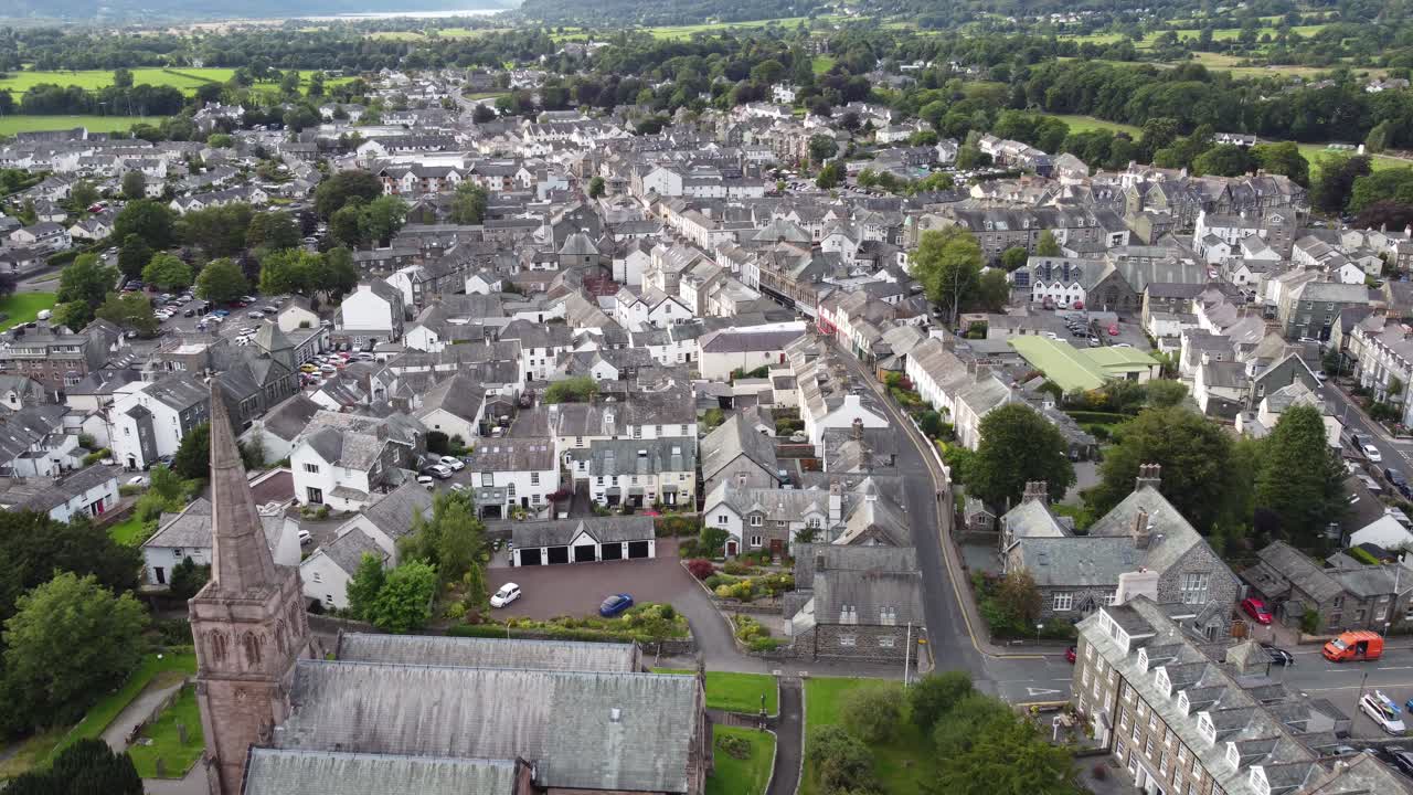 keswick town lake district cumbria reino unido imágenes aéreas 4k verano 2021