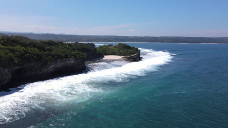 Paradise-Beach-With-Crashing-Foamy-Waves-In-Pantai-Watu-Bella-In-West-Sumba,-East-Nusa-Tenggara,-Indonesia