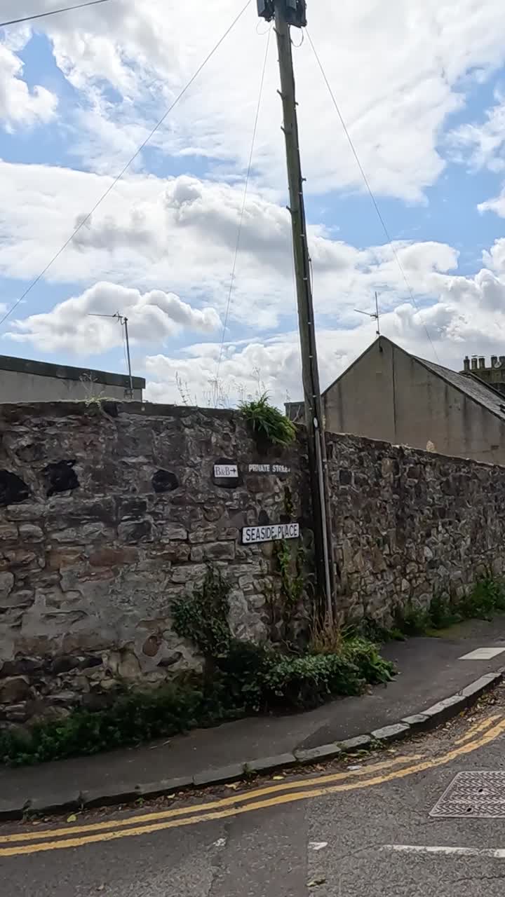 carretera que conduce al campo de golf en fife, escocia
