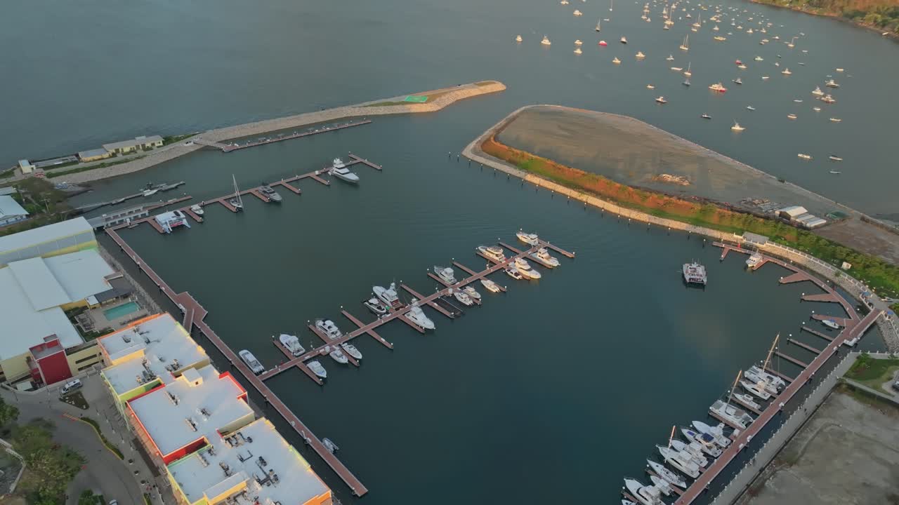 paraíso de los barcos: paisaje pintoresco de la marina