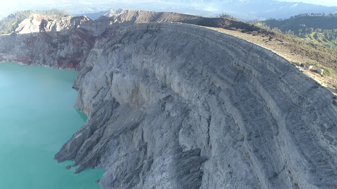 Drone video of Mount Ijen, volcano and lake in the morning light.