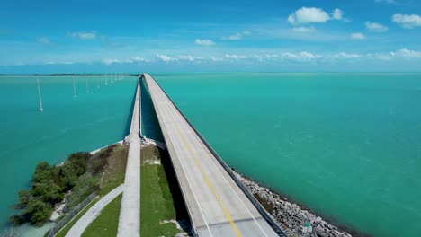 long bridge with pull off between islands in florida keys