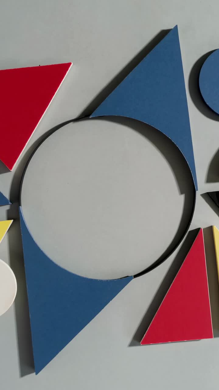 Vertical video: At start camera capturing colorful shapes on grey panel, with blue triangle ring