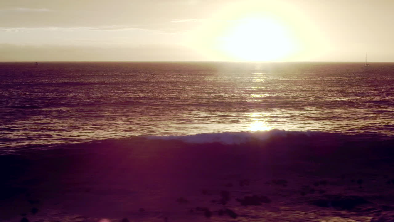 el océano tiene una belleza y un misterio infinitos.