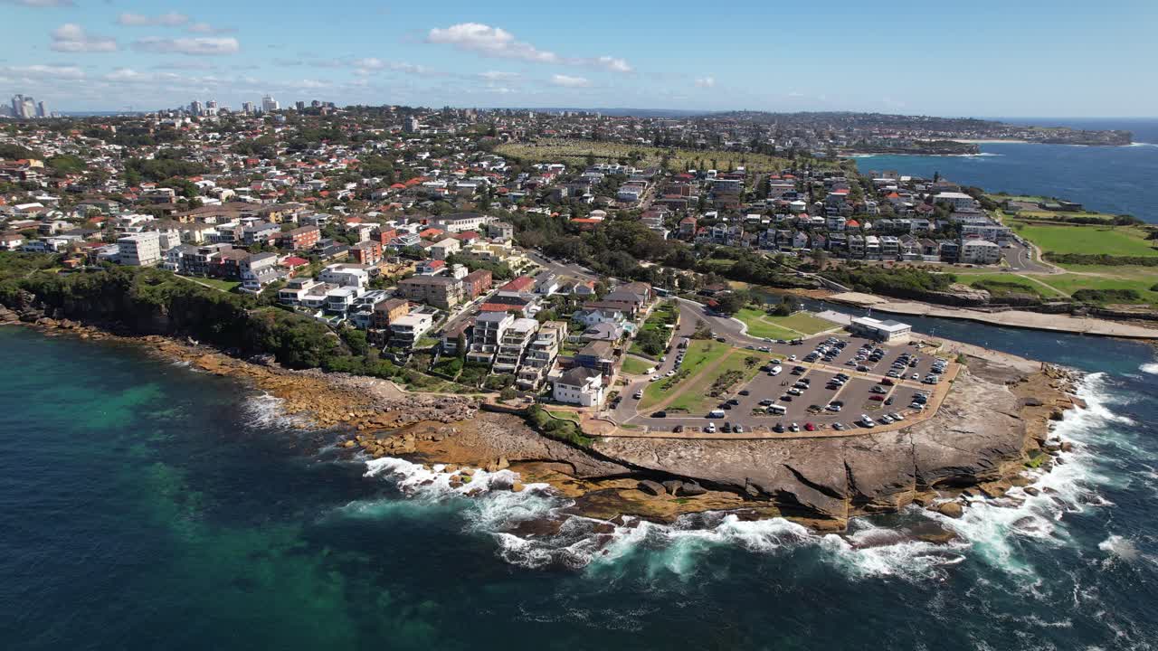 시드니 교외의 해안 공중 풍경