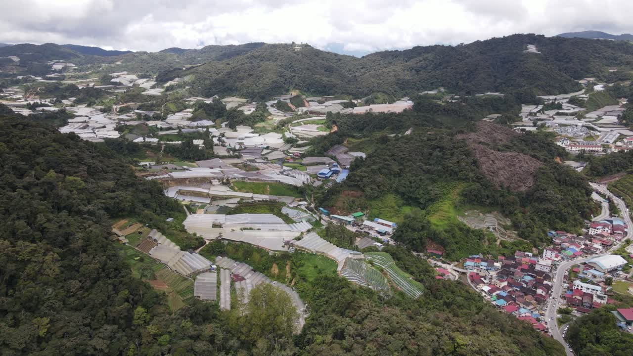 vista general del paisaje del distrito de brinchang dentro del área de cameron highlands de malasia