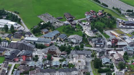 municipio de kaprun, distrito de zell am see en la provincia de slazburg, desde el aire