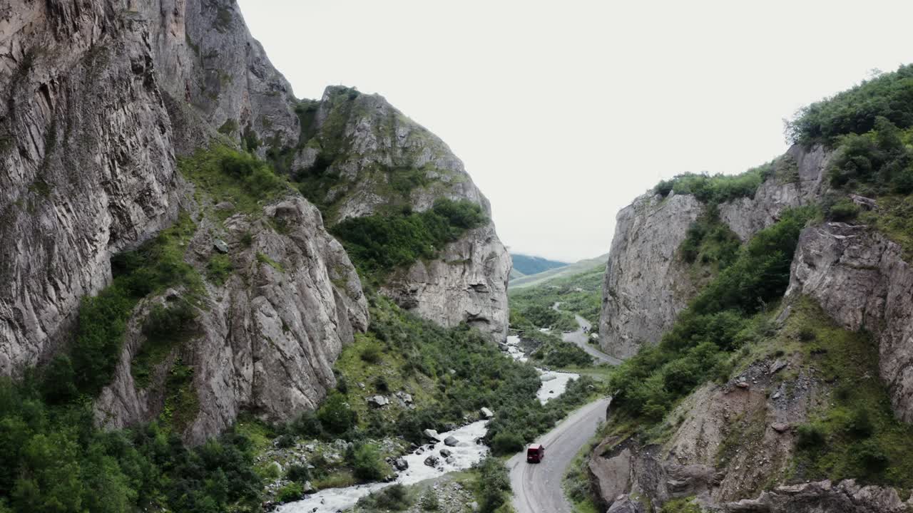 Dağ Kanyonu Yol Gezisi