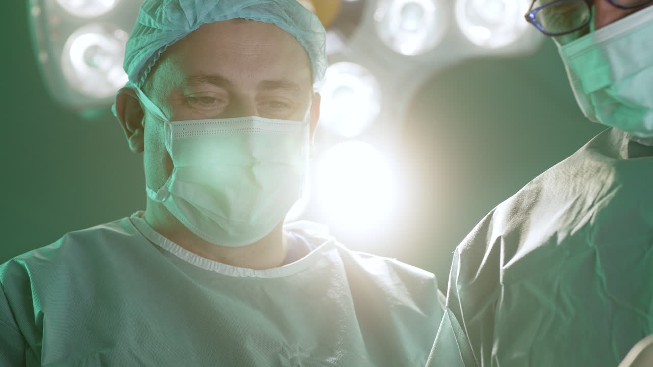 수술실에 있는 외과 의사들