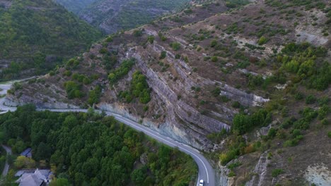 La-Belleza-Ribereña-Del-Pueblo-Nestorio-Desde-Arriba:-Una-Impresionante-Presentación-Aérea-En-4k