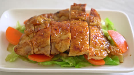 filete de pollo teppanyaki teriyaki con repollo y zanahoria
