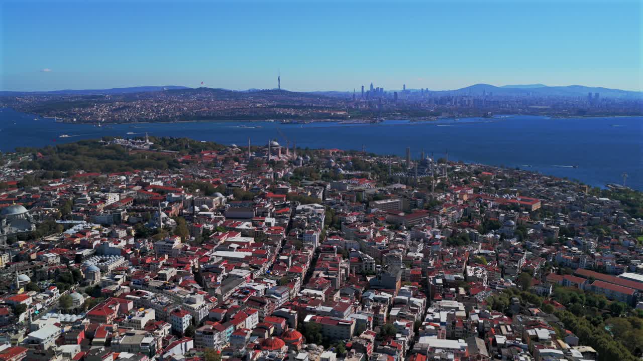 Istanbul, Turchia, mattino, drone aereo, sole, cielo blu terso, autunno, ponte, Moschea Blu, sinagoga, tempio, paesaggio urbano, grattacieli, Fatih, Yenikapı, porto, stretto del Bosforo, vista sul porto, cerchio a destra