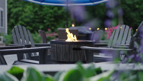 hoguera de gas al aire libre en un patio
