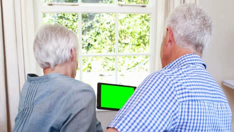 Senior-couple-looking-at-tablet