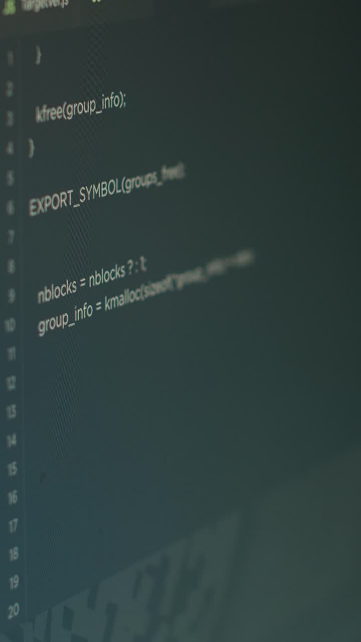 Vídeo vertical: Desarrollo de programas con datos en la ventana de terminal