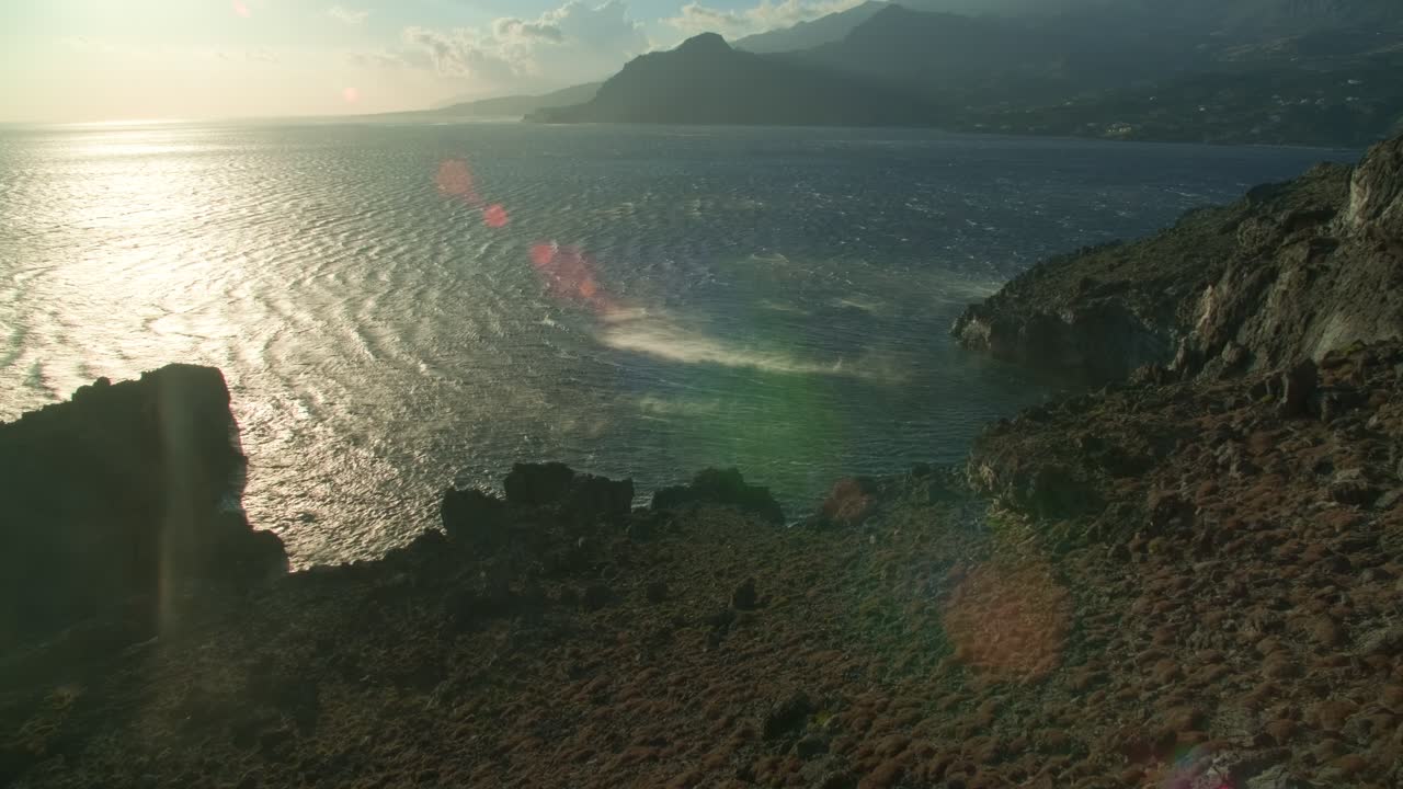 la belleza natural de creta: vistas costeras y terreno accidentado
