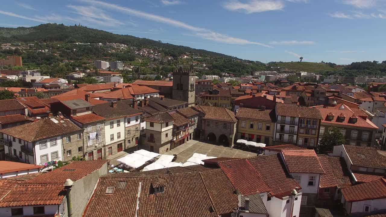 vista aérea del centro histórico de guimarães