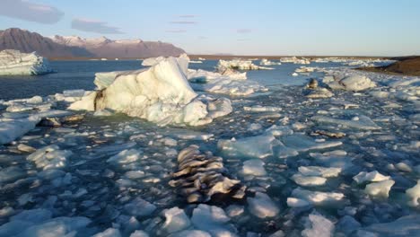 Unglaubliche-Landschaft-Mit-Eisbergen-In-Der-Gletscherlagune-Jökulsarlon