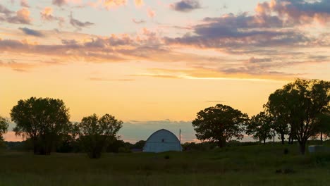 timelapse showing the dusk sky changing color over time