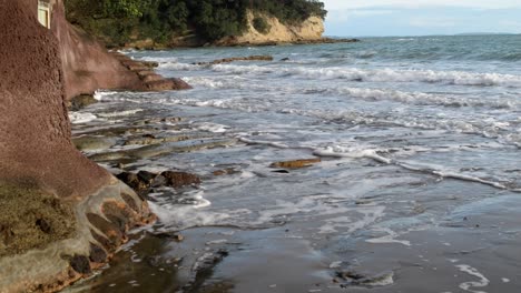 Tilt-up-revealing-shot-of-the-waves-gently