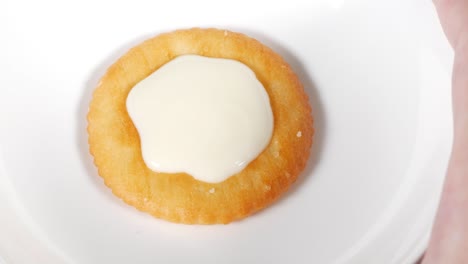 round crackers with white chocolate