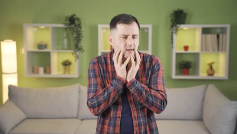 retrato de un hombre infeliz, deprimido, enfermo, nervioso.
