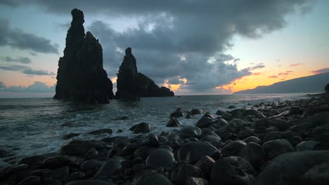 Filmmaterial,-Das-Auf-Madeira,-Portugal,-An-Den-Felsnadeln-Ilheus-Da-Ribeira-Da-Janeo-Gefilmt-Wurde