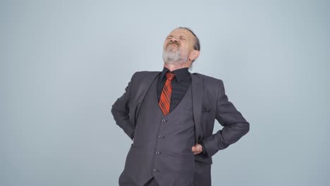 hombre de negocios con dolor de espalda.