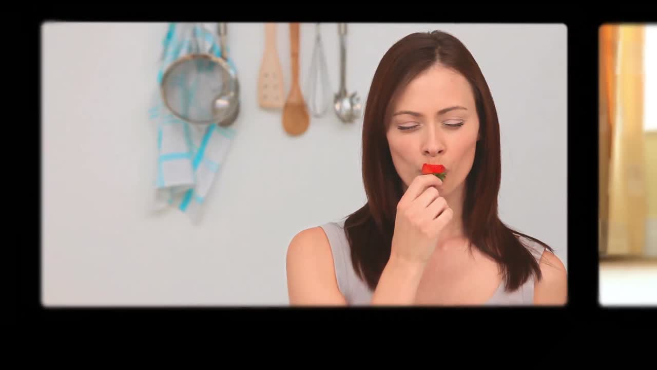 montaje de mujeres haciendo yoga, jugando al tenis y comiendo frutas