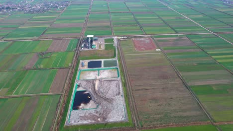 Mülldeponie-Und-Müllverbrennungsanlage-In-Der-Nähe-Landwirtschaftlicher-Parzellen,-ökologische-Lösungen-In-Albanien