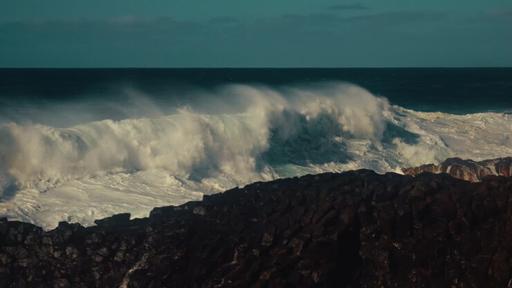 Powerful Ocean Waves Crashing on Rocks