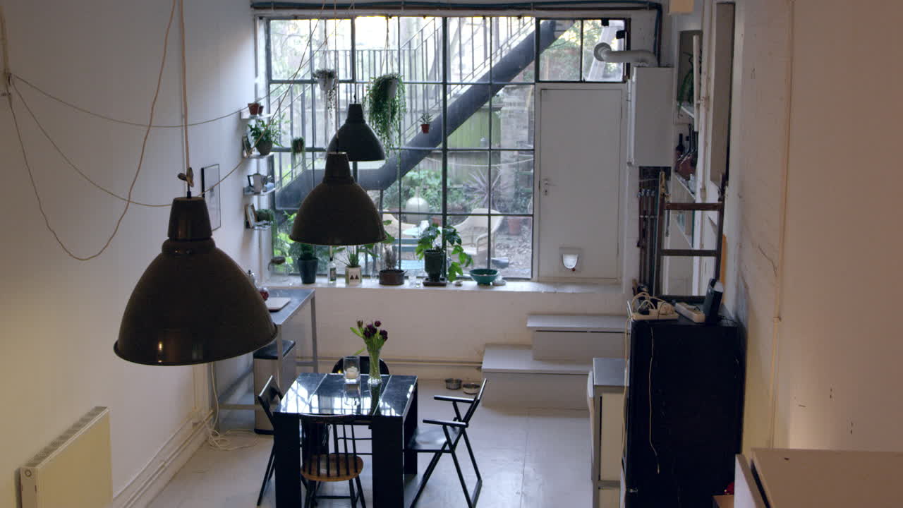 открытая жилая зона в современной квартире