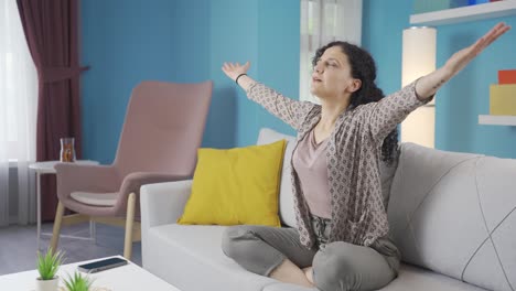 la joven que meditaba.