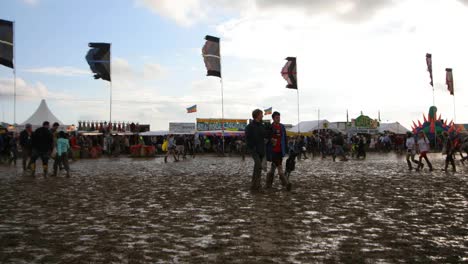 glastonbury festival mud 02