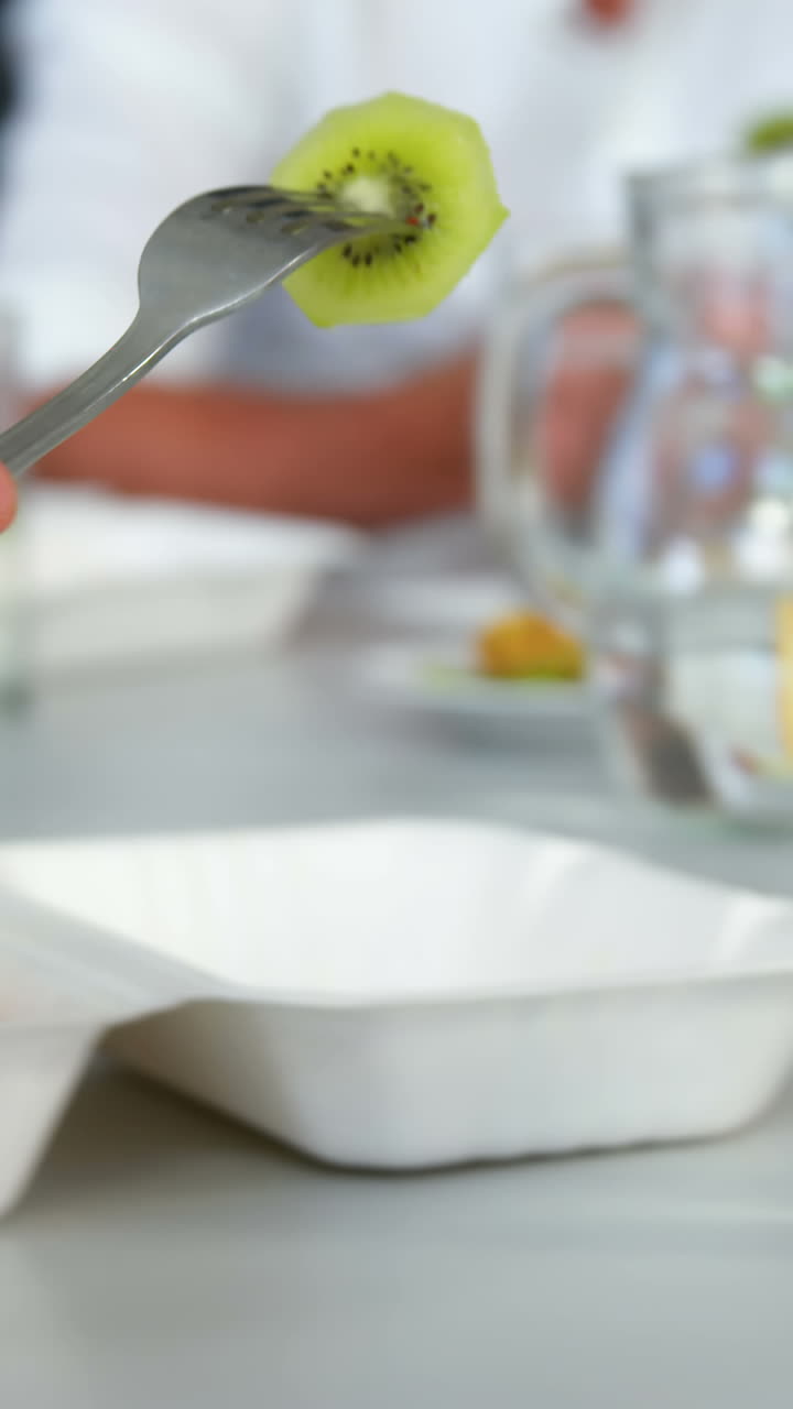 아침 식사를 하는 비즈니스 임원 들 의 그룹