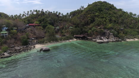 una vista impresionante de la playa.