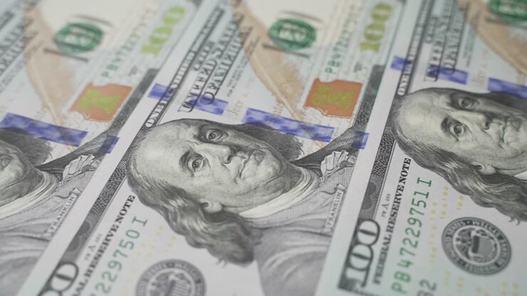 Banconote da 100 dollari. Movimento fluido della telecamera.