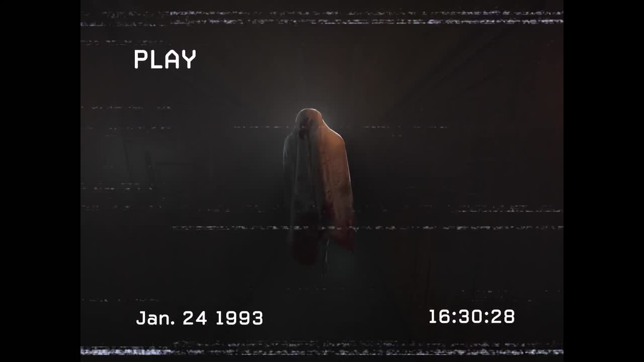 animación de interferencia sobre fantasma en fondo negro en halloween