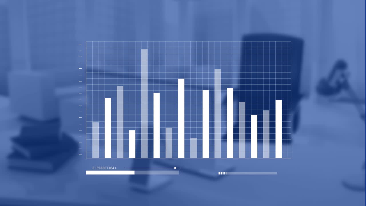 Animazione di elaborazione dati finanziari su computer su scrivania in ufficio