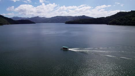 el cajon dam es el centro turístico de honduras para extranjeros.
