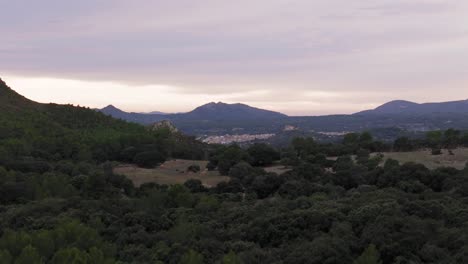 Toma-Aérea-De-Drones-Del-Paisaje-Montañoso-En-Mallorca,-España.